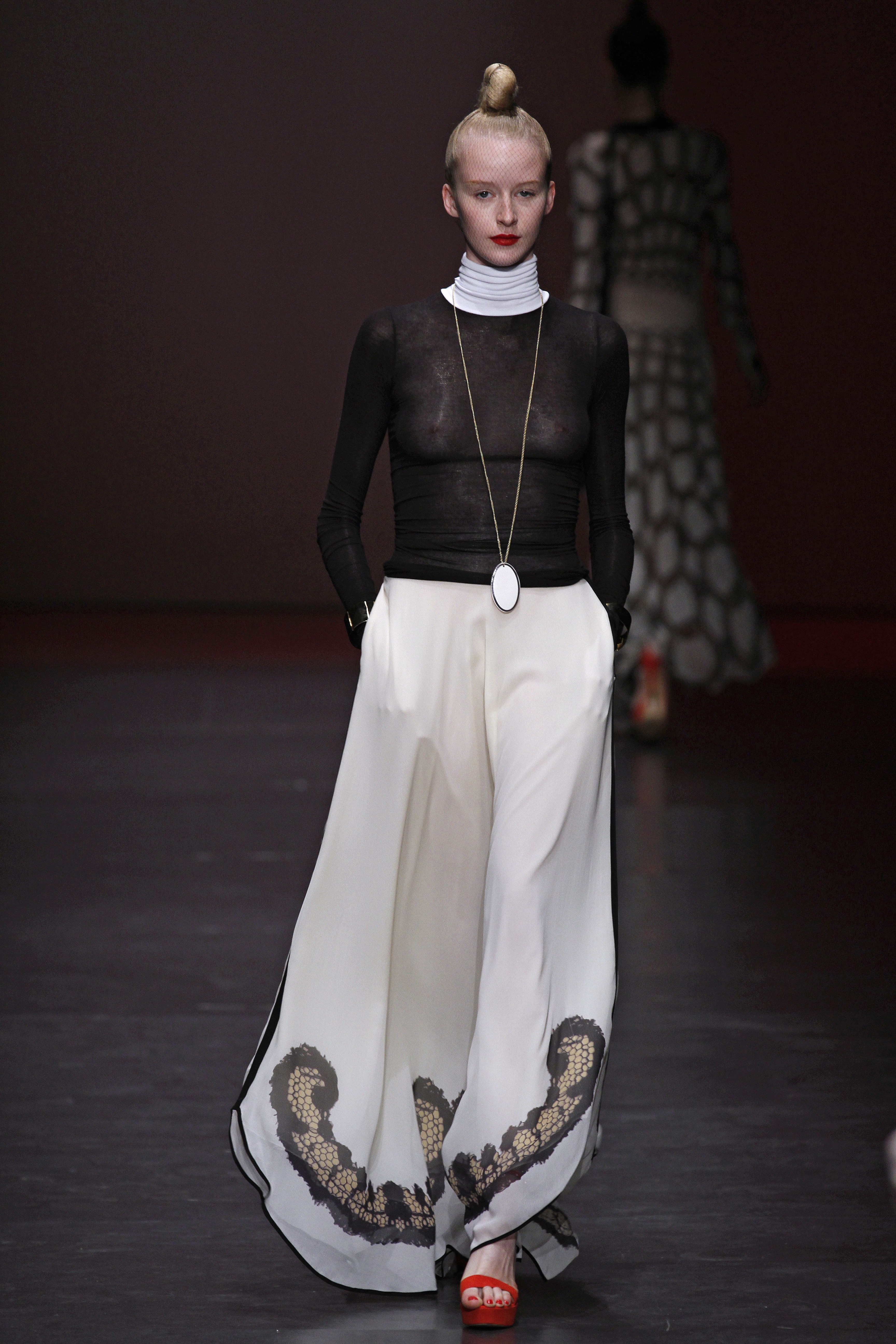 INGRID VLASOV SS2011 PARIS 10/5/2010