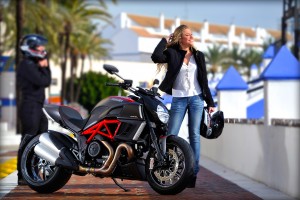 Diavel-Carbon_2011_Amb_R_19