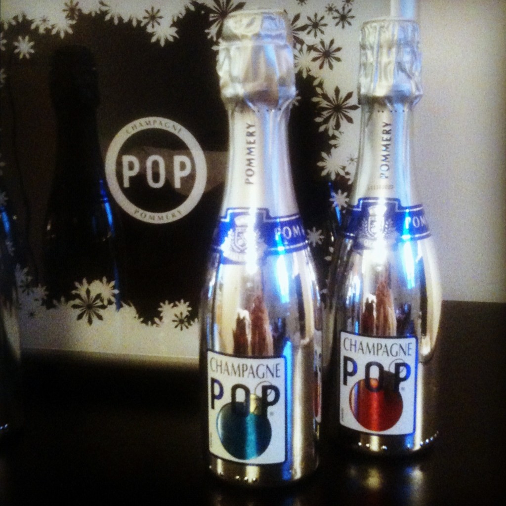 mini bouteilles bleu et rouge coffret POP Pommery Noel