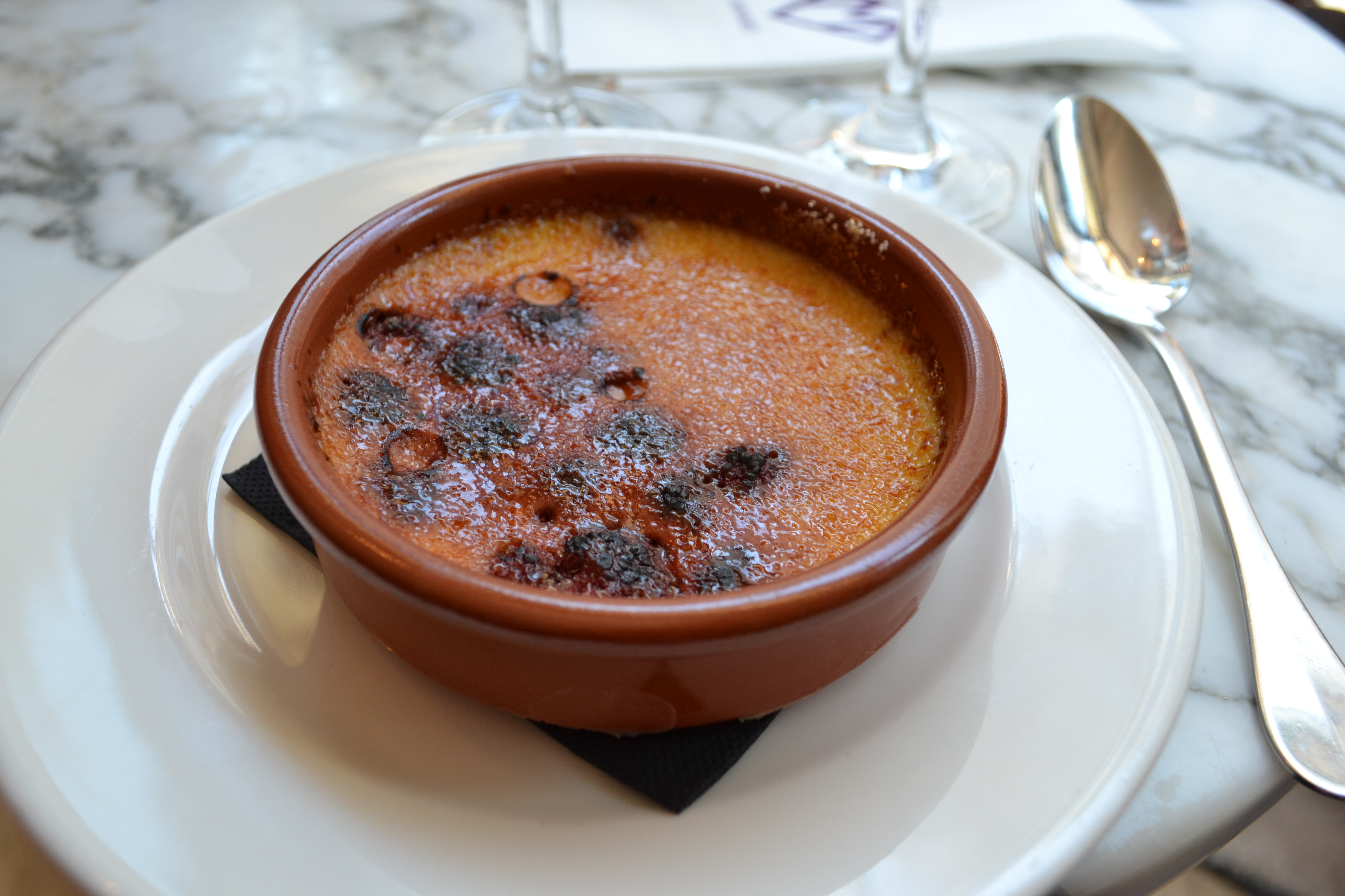 La crème brûlée aux framboises