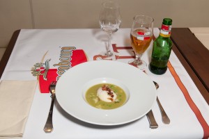 Velouté de petits pois, oeuf parfait marbré à la bière Kronenbourg Pur Malt - une recette de Christian Constant