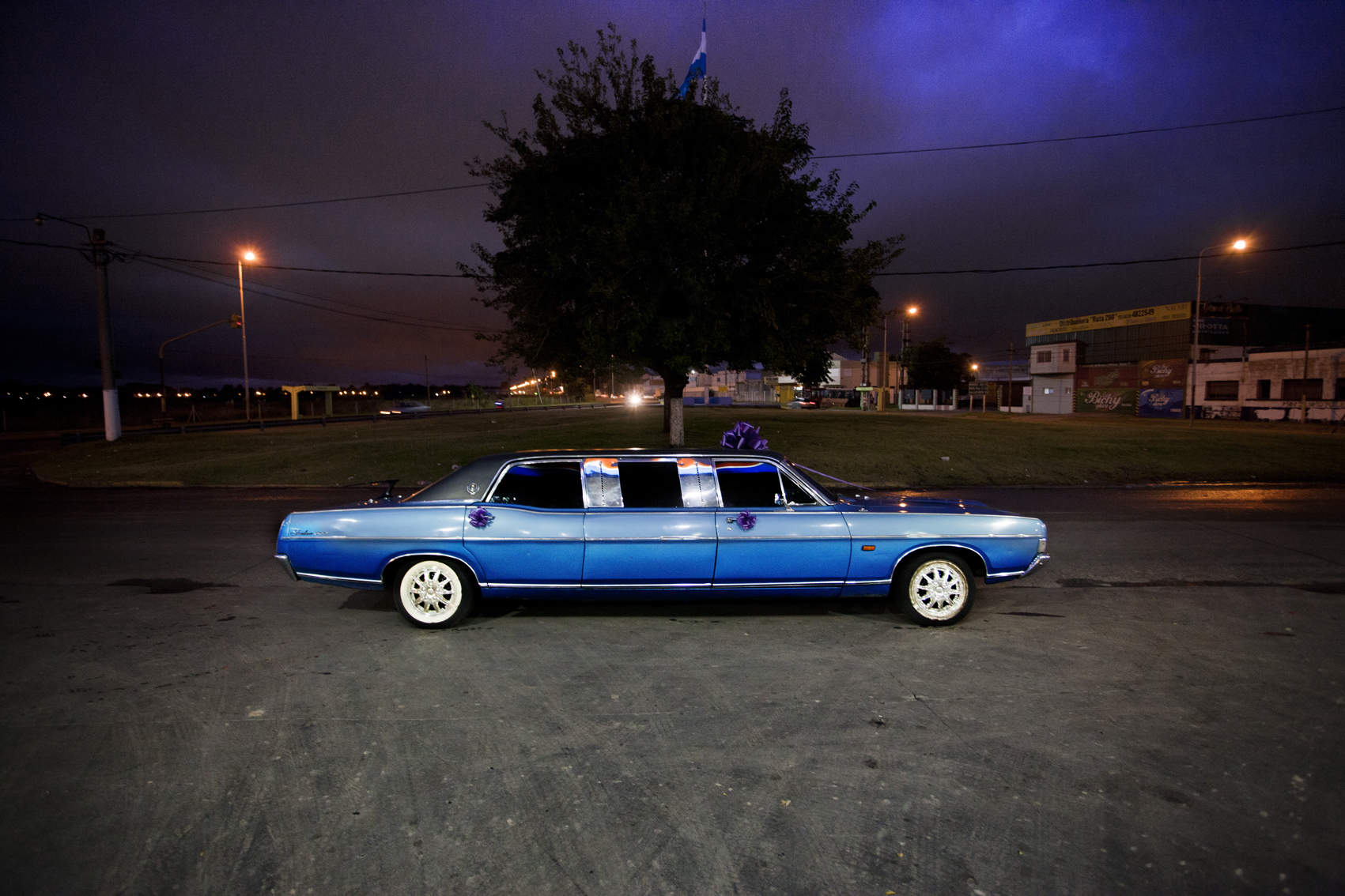 A Ford Fairlane from 1972,  transformed into a limousine, wanders around the streets of Buenos Aires.