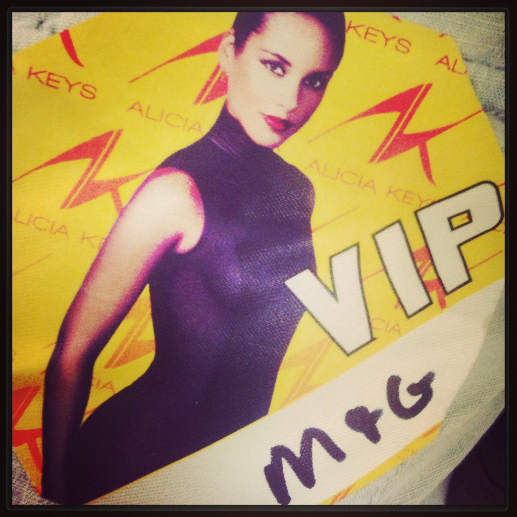  GIRL ON FIRE - THE TOUR