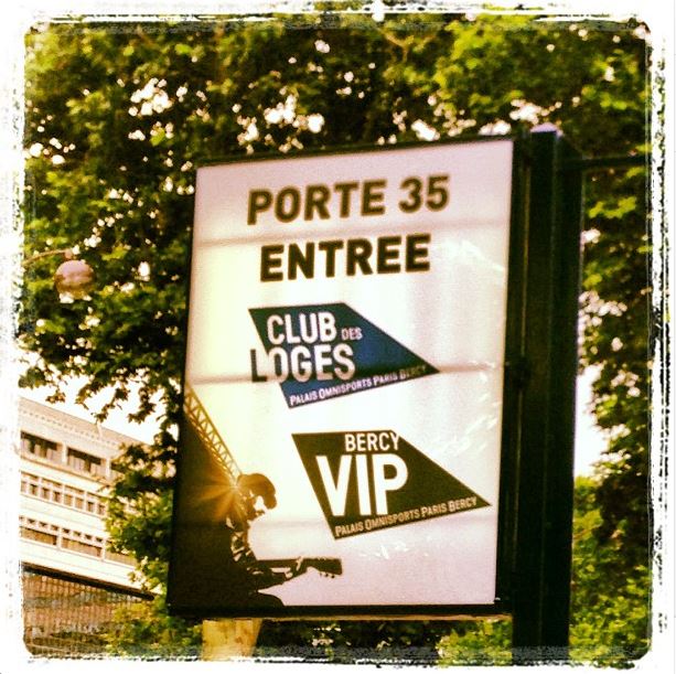 waiting for Alicia Keys' concert