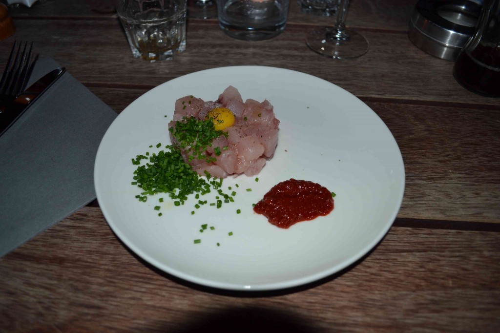 Le tartare de thon avec son œuf de caille