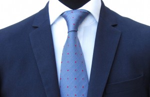 cravate-bleu-fendi-a-pois-rouges