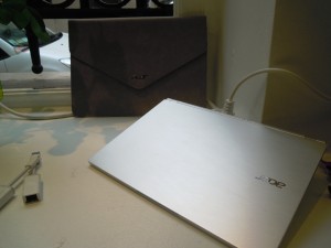 Le modèle 11,6 pouces en aluminium brossé