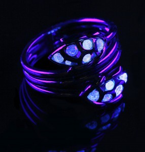 bague 4 lumiere noire