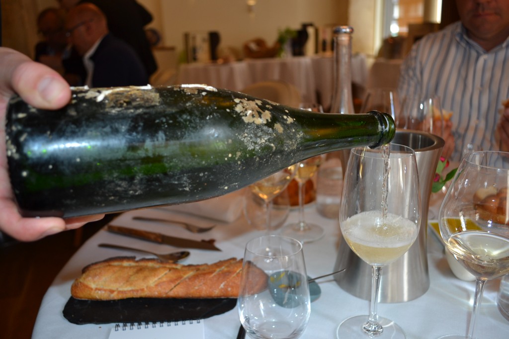 Une des bouteilles immergées en Baie de Saint Malo