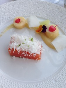 Gravlax de saumon d’Ecosse, Noix de coco, banane vanillée et citron vert