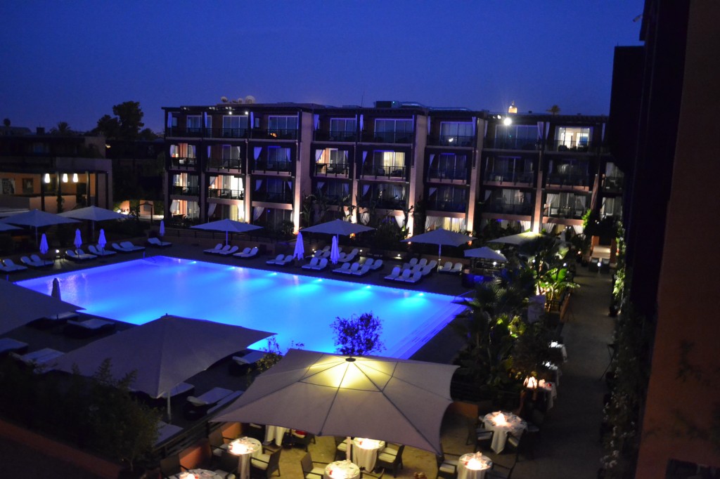 La terrasse au bord de la piscine / Copyright Julien Tissot