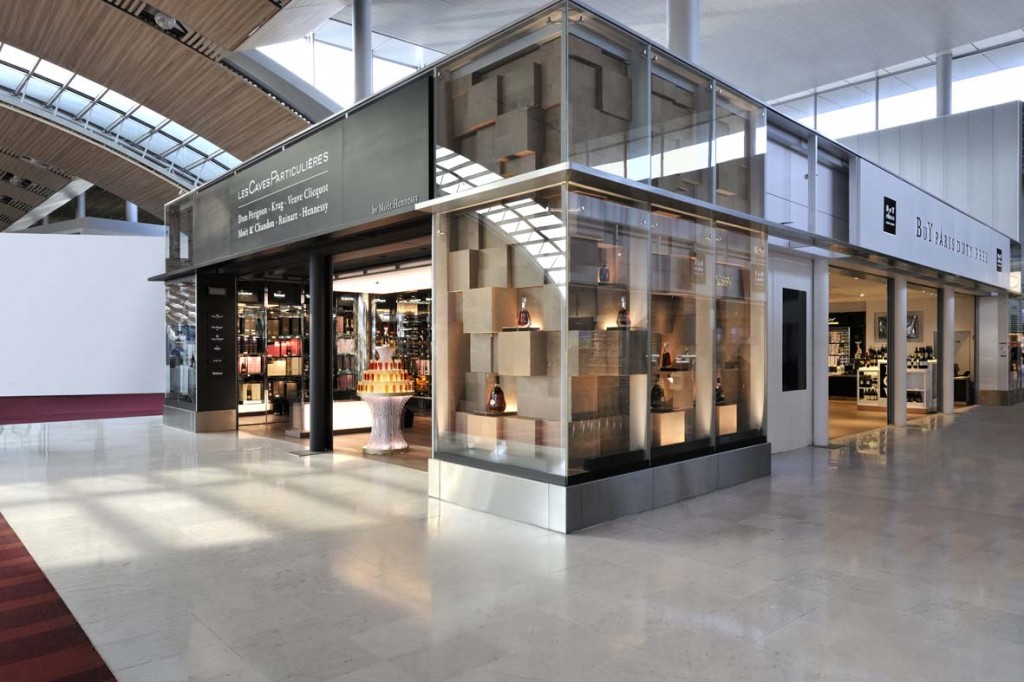 Boutique MH exterior view on the Hennessy side_by Heloise Peyre BD