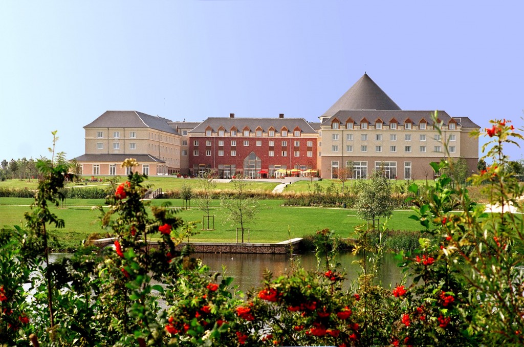 Magic Circus - exterior - garden view