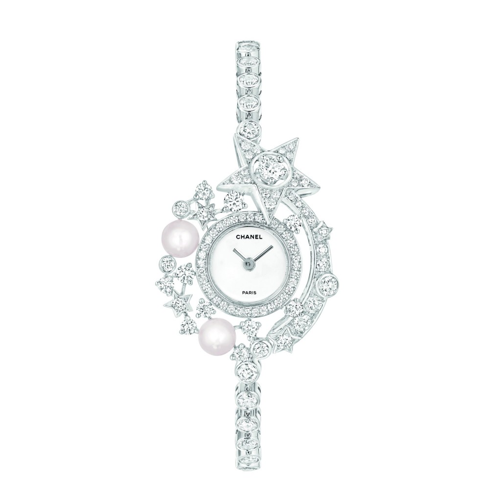Montre "Voie Lactée"  Montre "Voie Lactée" en or blanc 18K serti de 109 diamants taille brillant pour un poids total de 3,8 carats, 2 perles de culture du Japon et nacre sculptée. 