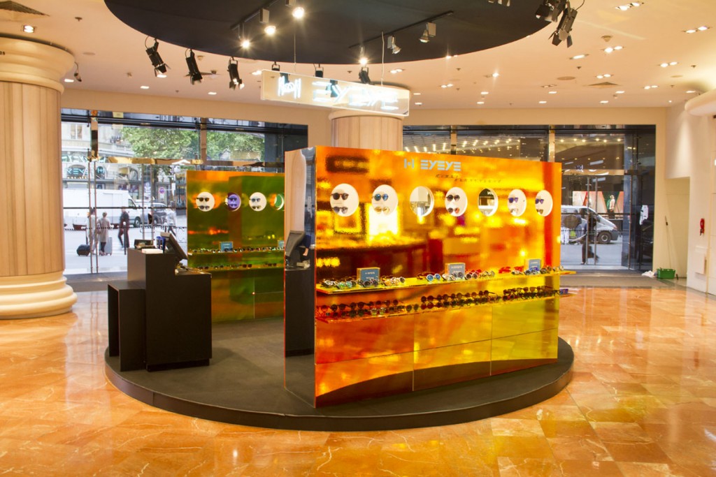 Showroomprive.com propose des ventes privées à ses membres. Pour accéder à nos ventes privées, c'est simple il suffit de s'inscrire gratuitement en ouvrant un compte. Vous accéderez ainsi à plus de 20 ventes privées par semaine de grandes marques : vêtements (pantalons, pulls, manteaux, t-shirt, robes), accessoires de mode (lunettes de soleil, cravates, montres, bijoux), maroquinerie (sacs à main, portefeuilles, etc.), cosmétique, lingerie, enfants (jouets et vêtements), décoration et équipement pour la maison et bien d'autres produits ! Showroomprive.com le meilleur de la vente privée sur Internet.