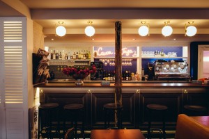 Maison Bleue_bar (Copier)