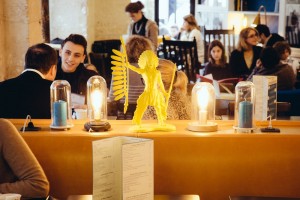 Maison Bleue_detail salle restauant  (Copier)