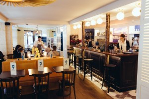 Maison Bleue_sale restaurant (Copier)