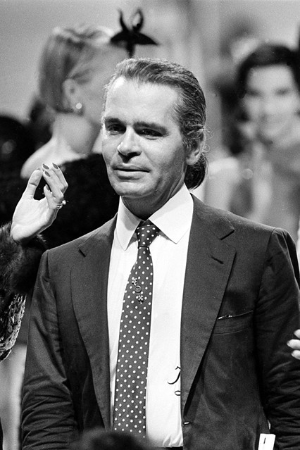 KLagerfeld8_V_12jan11_pa_b_426x639