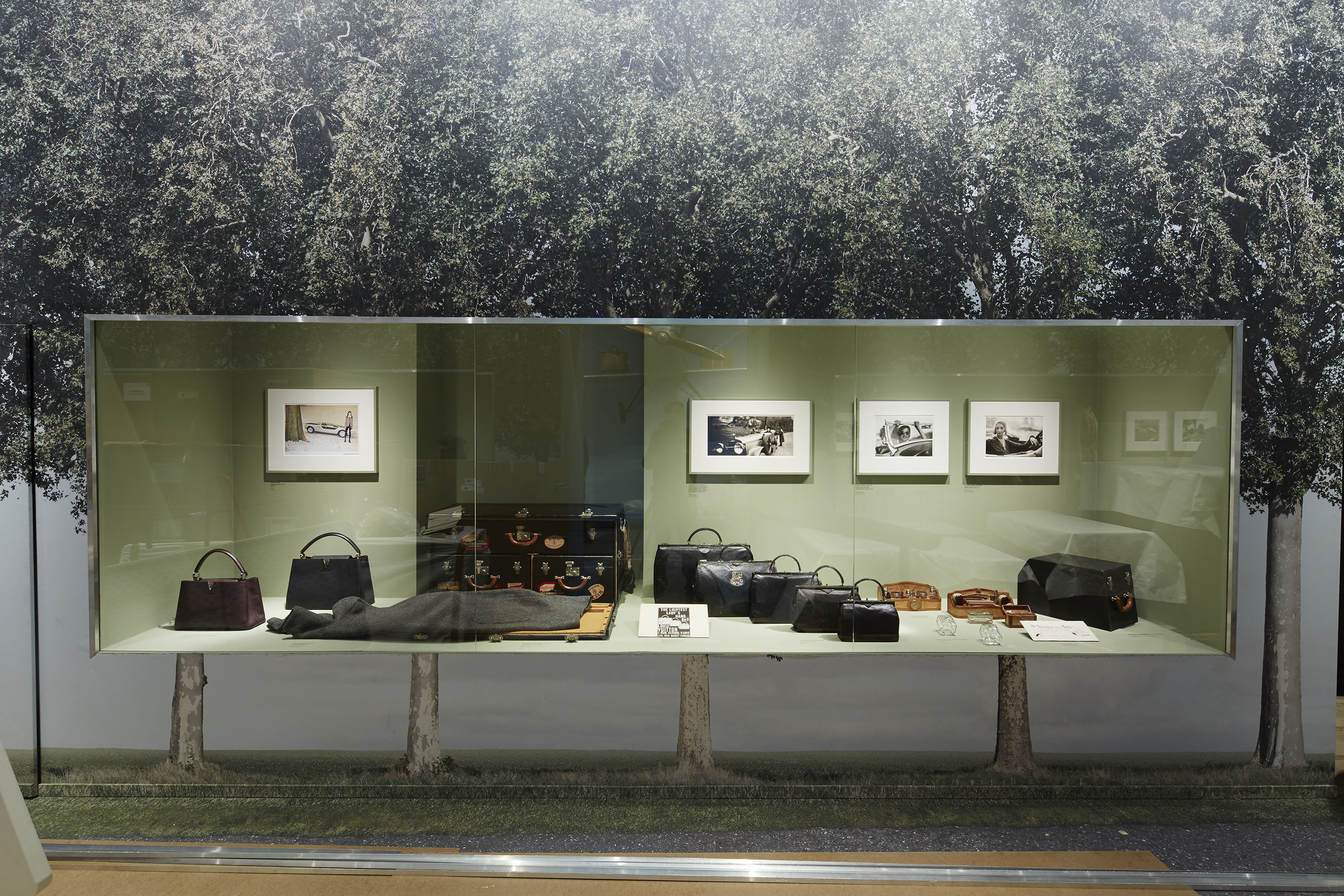 1548_LV_15 12 02_Expo VVV