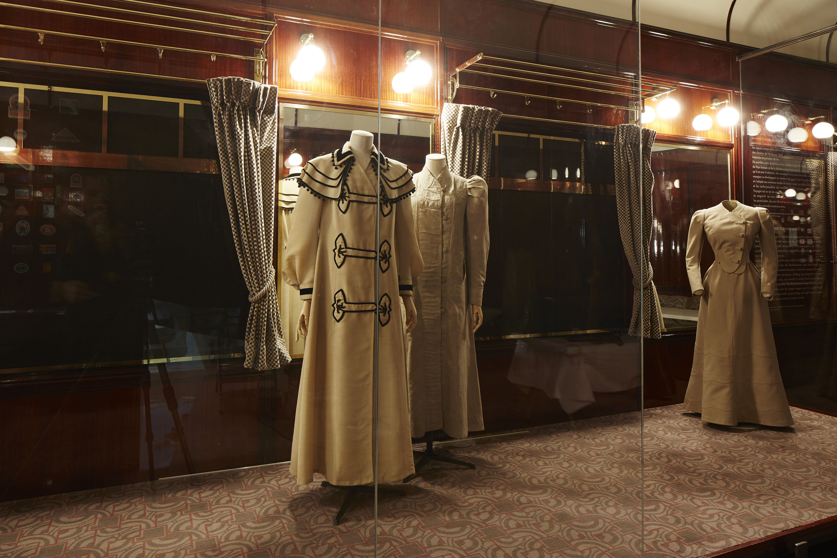 1641_LV_15 12 02_Expo VVV