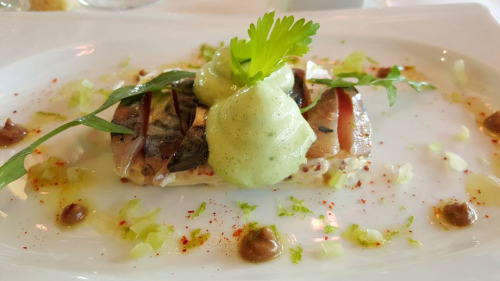 Maquereau mariné, rémoulade de céleris, émulsion pomme granny et roquette