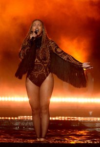 1820823-beyonce-porte-des-tenues-a-la-hauteur-de-950x0-2