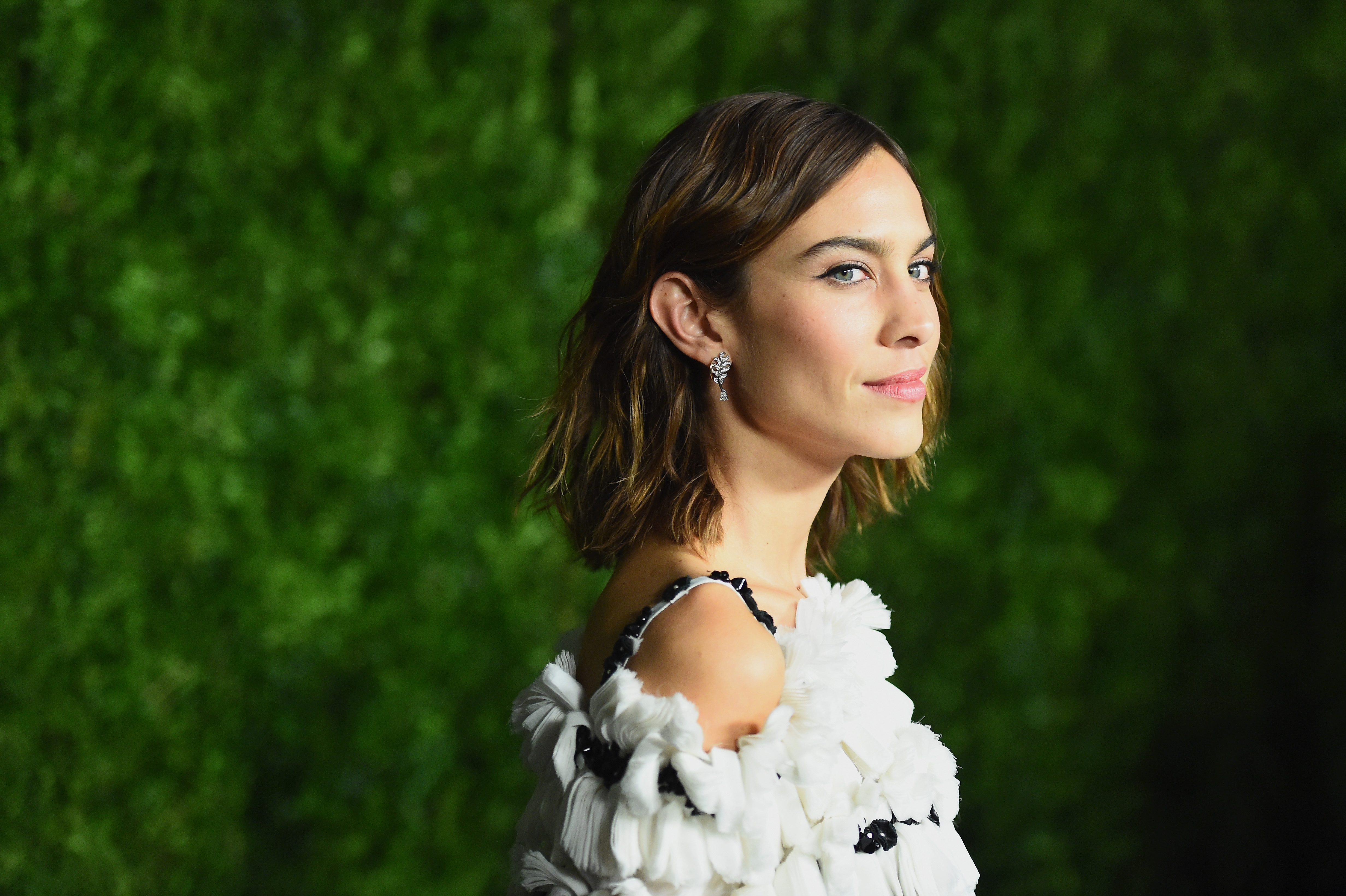 NEW YORK, NY - NOVEMBER 15: Model Alexa Chung attends the MoMA Film Benefit presented by CHANEL, A Tribute To Tom Hanks at MOMA on November 15, 2016 in New York City.  (Photo by Nicholas Hunt/WireImage) *** Local Caption *** Alexa Chung