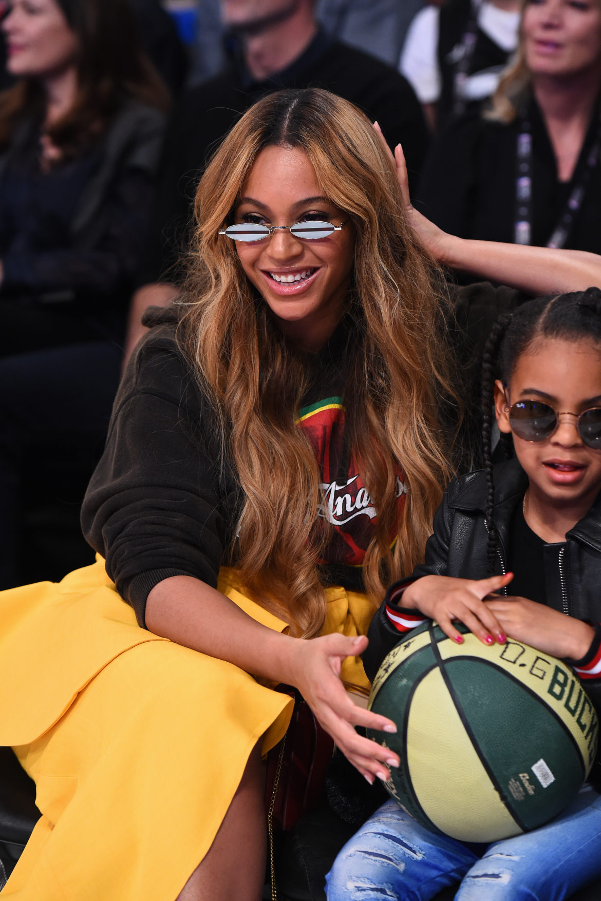 BEYONCE ET SA FILL BLUE IVY LORS DU NBA ALL-STAR GAME DE LOS ANGELES ...