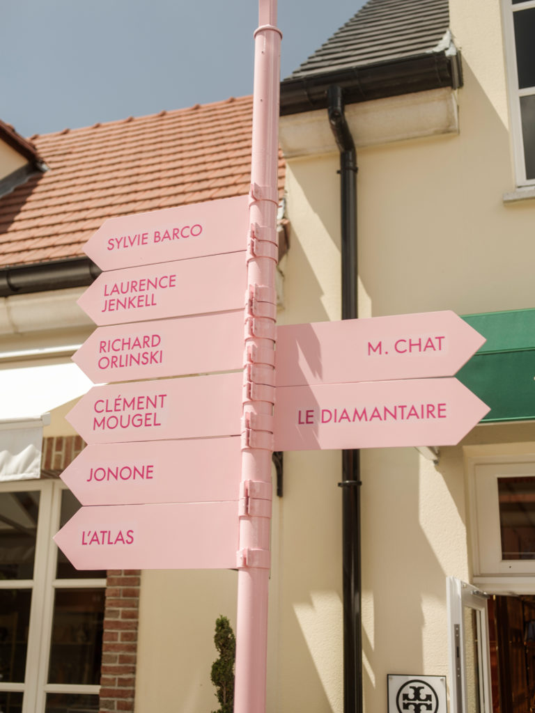 La Vallée Village se transforme en exposition à ciel ouvert