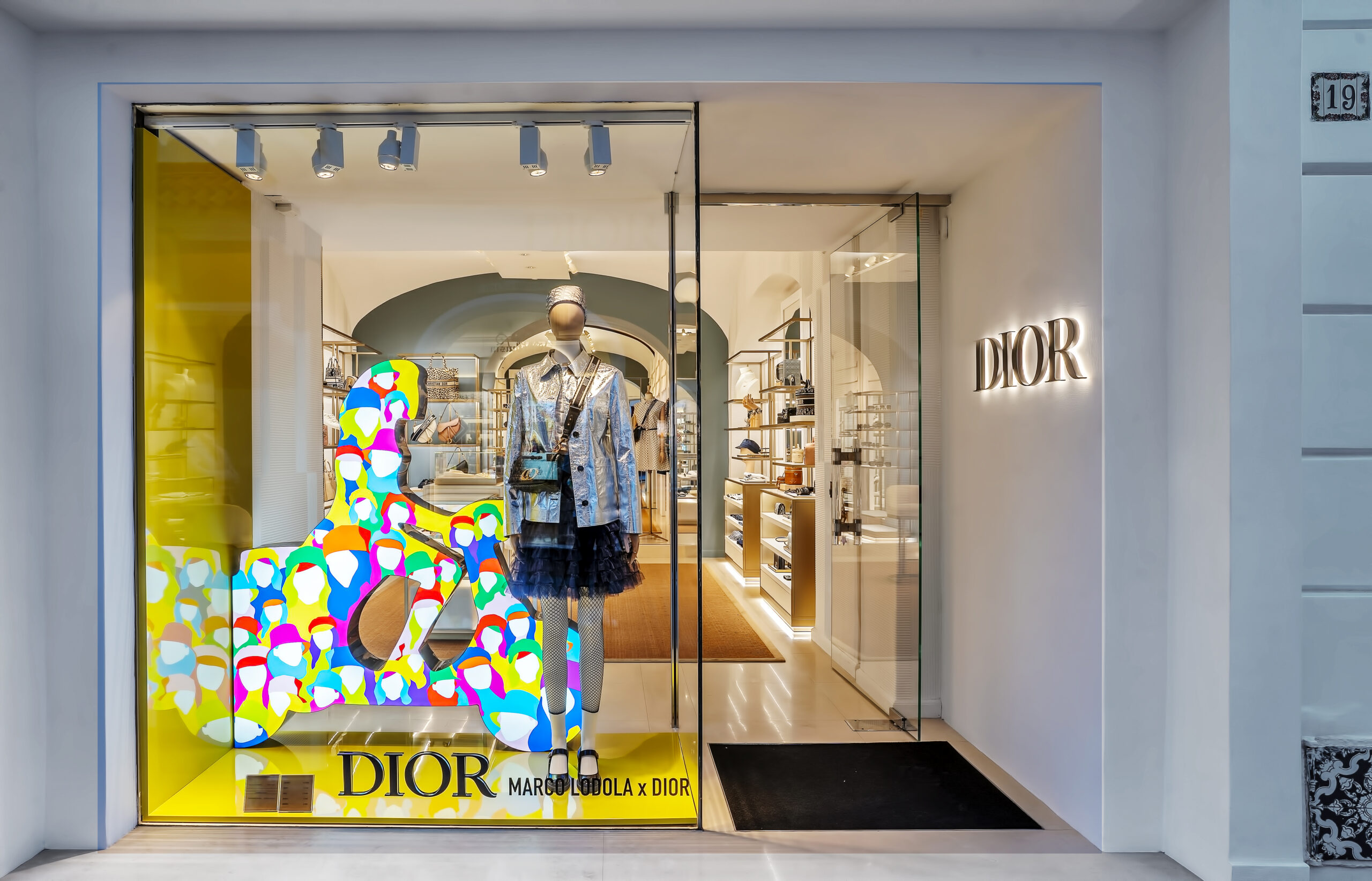 Dior présente une séries de popup stores en Italie Luxsure