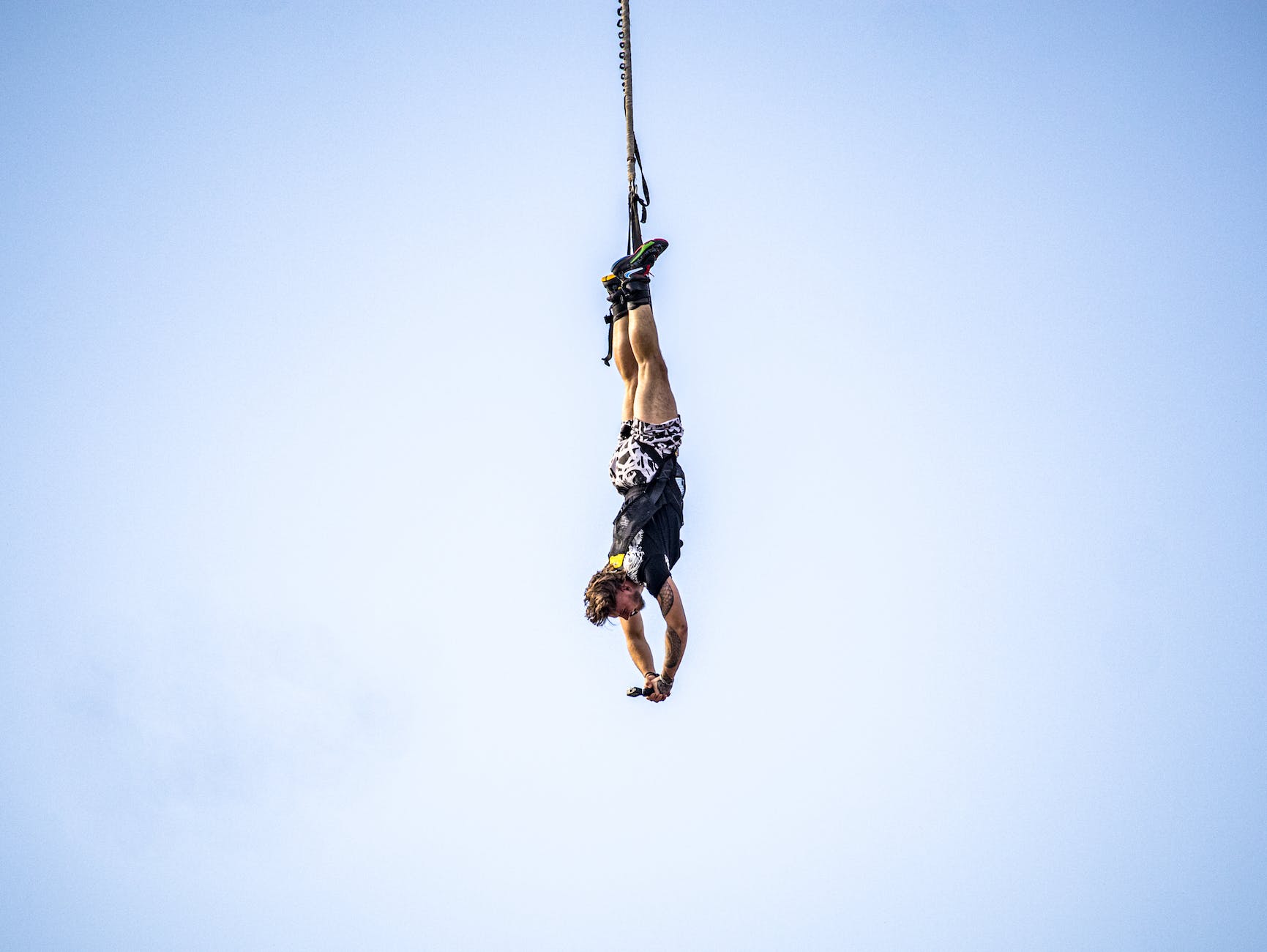 base jumping man on rope