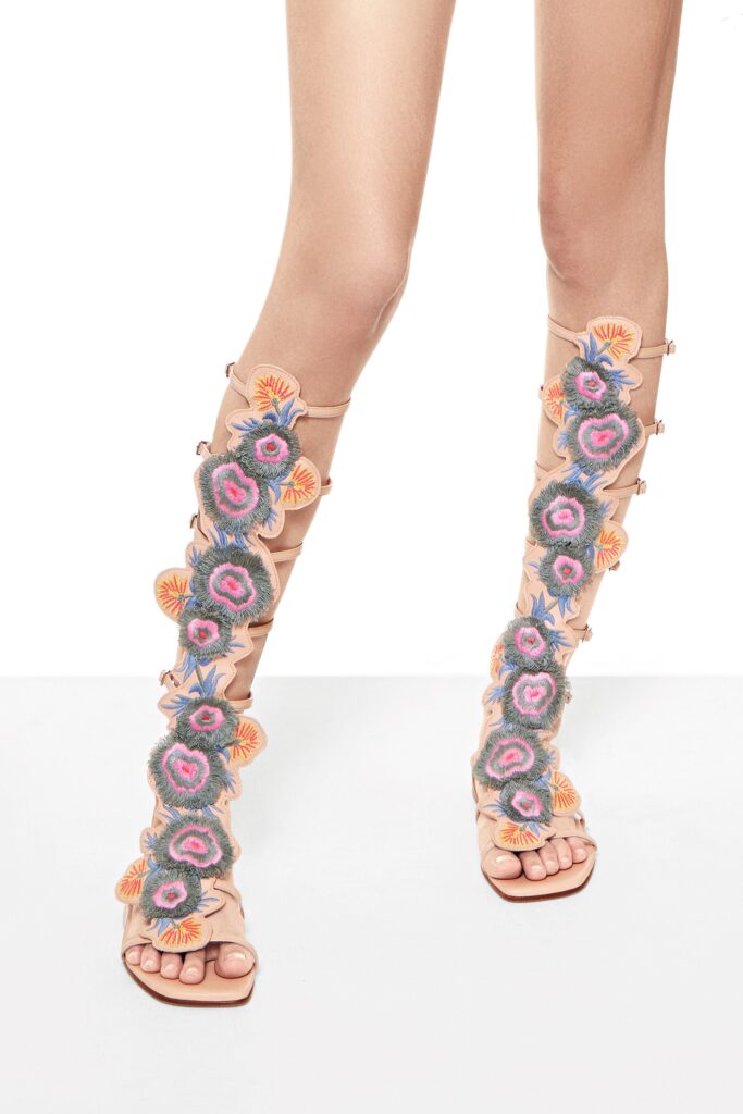 Féminité mythes dans collection Printemps-Été 2025