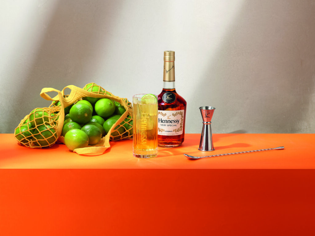 Hennessy célèbre deux façons d’offrir le cognac, entre cocktail solaire et icône historique 25 Cocktail Ginger2