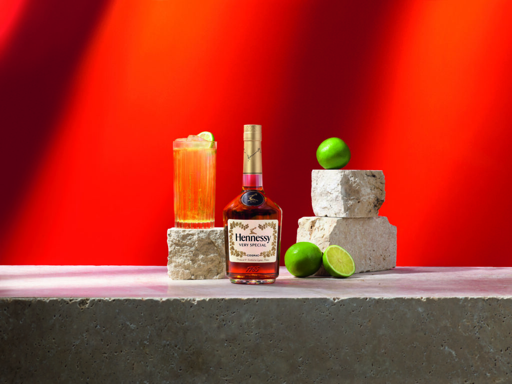 Hennessy célèbre deux façons d’offrir le cognac, entre cocktail solaire et icône historique 26 Cocktail Ginger3