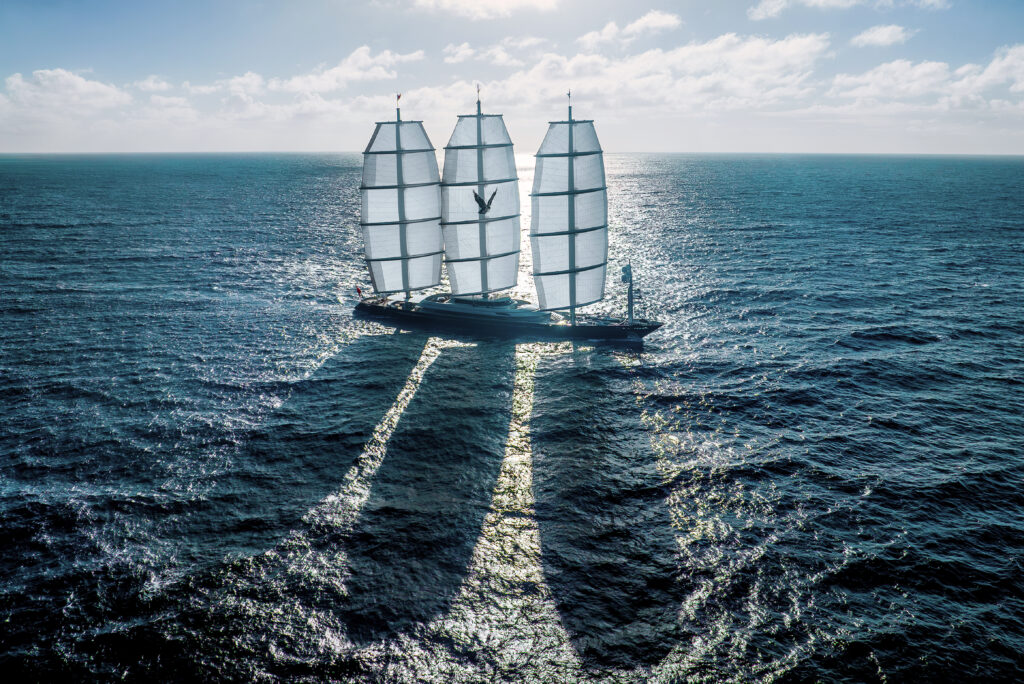 Maltese Falcon : 10 choses à savoir sur le voilier iconique de Jumeirah Privé 25 ED Jumeirah Maltese Falcon Drone Shot Aerial View4