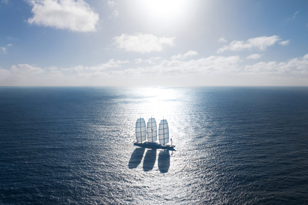 Maltese Falcon : 10 choses à savoir sur le voilier iconique de Jumeirah Privé 34 Jumeirah Maltese Falcon Drone Shot Aerial View