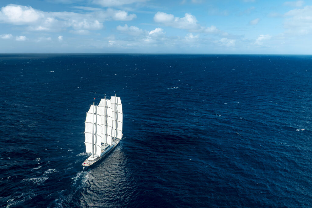 Maltese Falcon : 10 choses à savoir sur le voilier iconique de Jumeirah Privé 44 Jumeirah Maltese Falcon Drone Shot Aerial View11