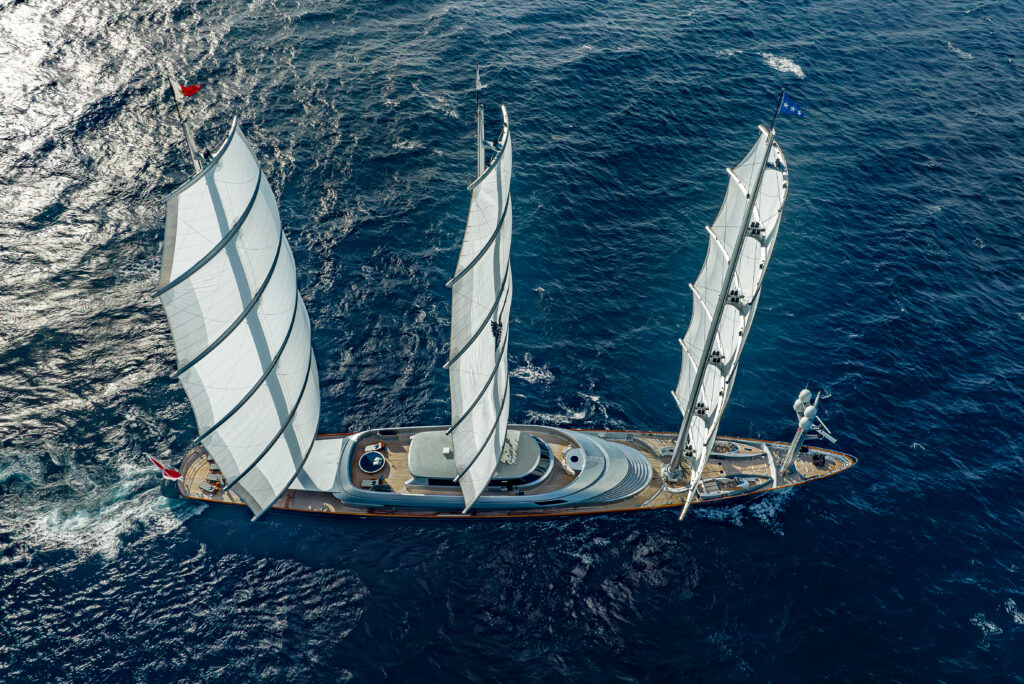 Maltese Falcon : 10 choses à savoir sur le voilier iconique de Jumeirah Privé 46 Jumeirah Maltese Falcon Drone Shot Aerial View13