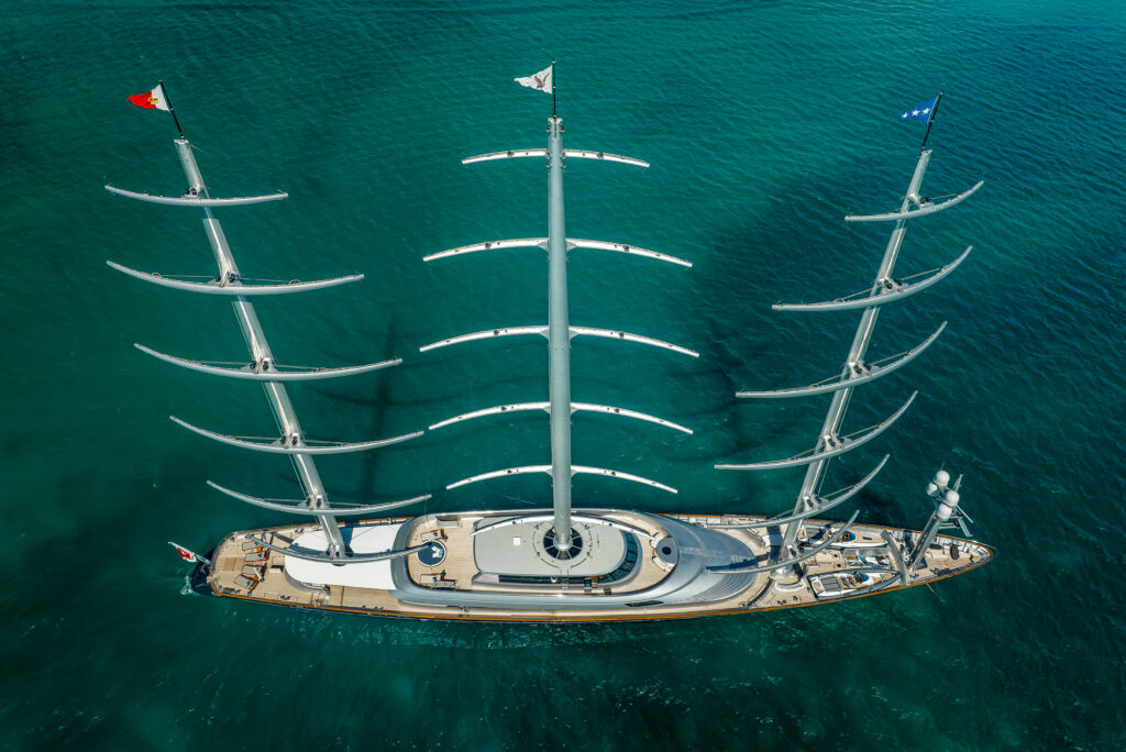 Maltese Falcon : 10 choses à savoir sur le voilier iconique de Jumeirah Privé 48 Jumeirah Maltese Falcon Drone Shot Aerial View15