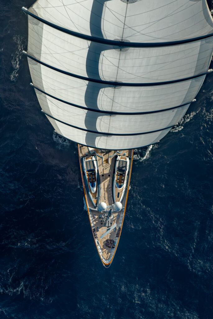 Maltese Falcon : 10 choses à savoir sur le voilier iconique de Jumeirah Privé 49 Jumeirah Maltese Falcon Drone Shot Aerial View16