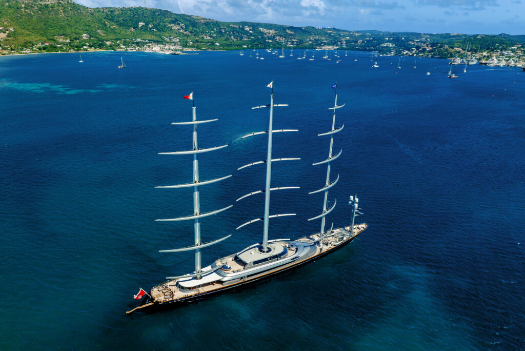 Maltese Falcon : 10 choses à savoir sur le voilier iconique de Jumeirah Privé 35 Jumeirah Maltese Falcon Drone Shot Aerial View2