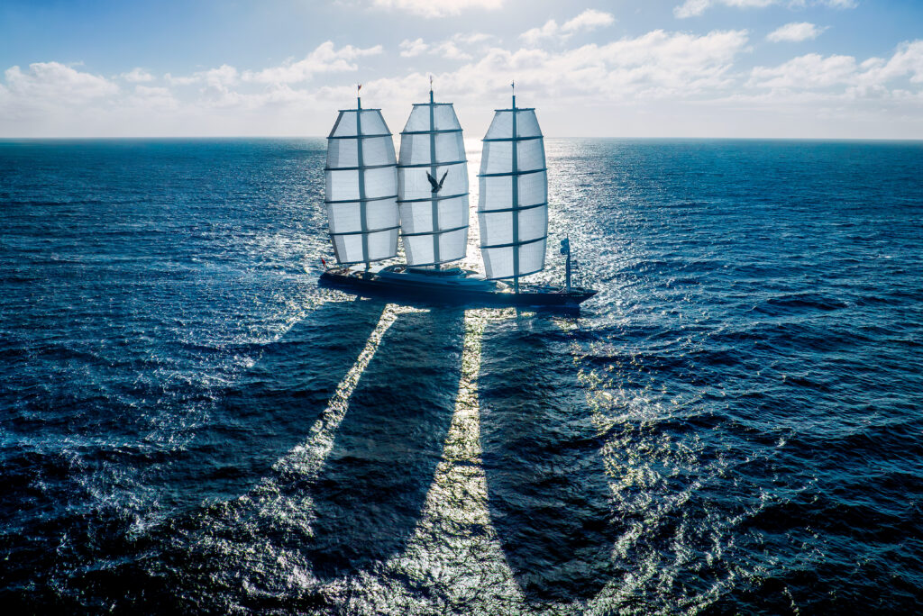 Maltese Falcon : 10 choses à savoir sur le voilier iconique de Jumeirah Privé 37 Jumeirah Maltese Falcon Drone Shot Aerial View4