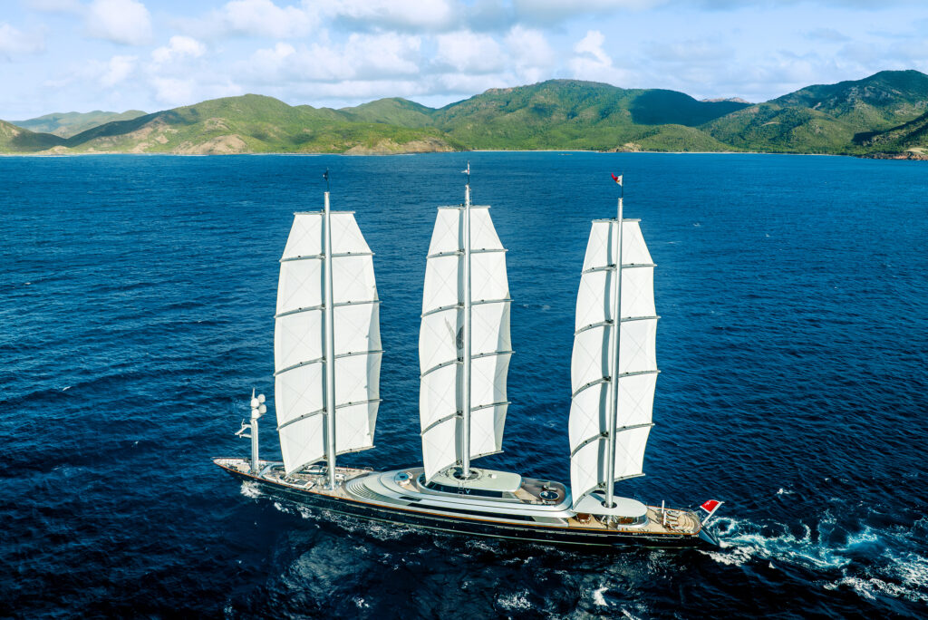 Maltese Falcon : 10 choses à savoir sur le voilier iconique de Jumeirah Privé 39 Jumeirah Maltese Falcon Drone Shot Aerial View6