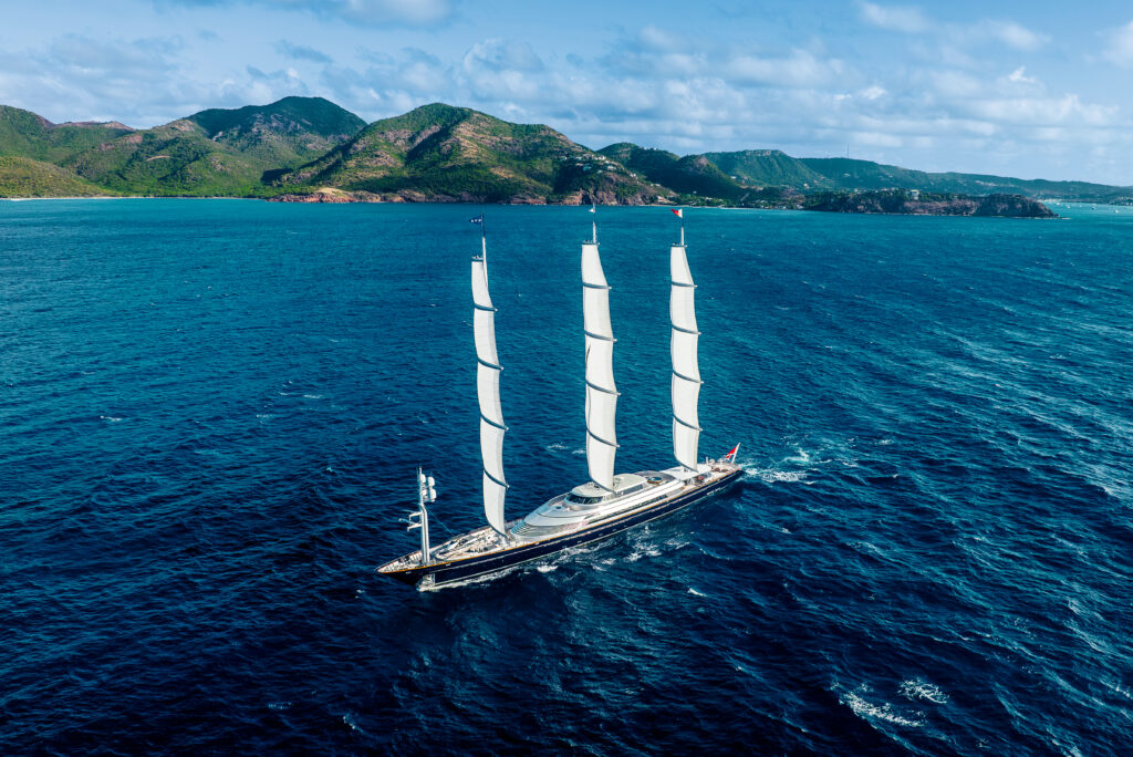 Maltese Falcon : 10 choses à savoir sur le voilier iconique de Jumeirah Privé 40 Jumeirah Maltese Falcon Drone Shot Aerial View7