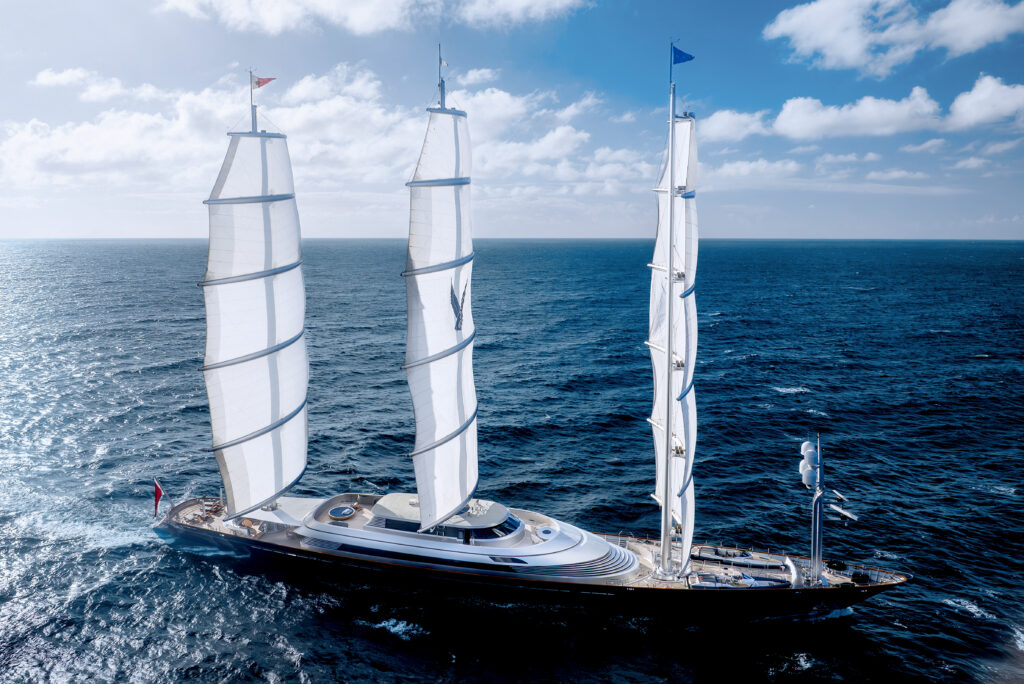 Maltese Falcon : 10 choses à savoir sur le voilier iconique de Jumeirah Privé 42 Jumeirah Maltese Falcon Drone Shot Aerial View9