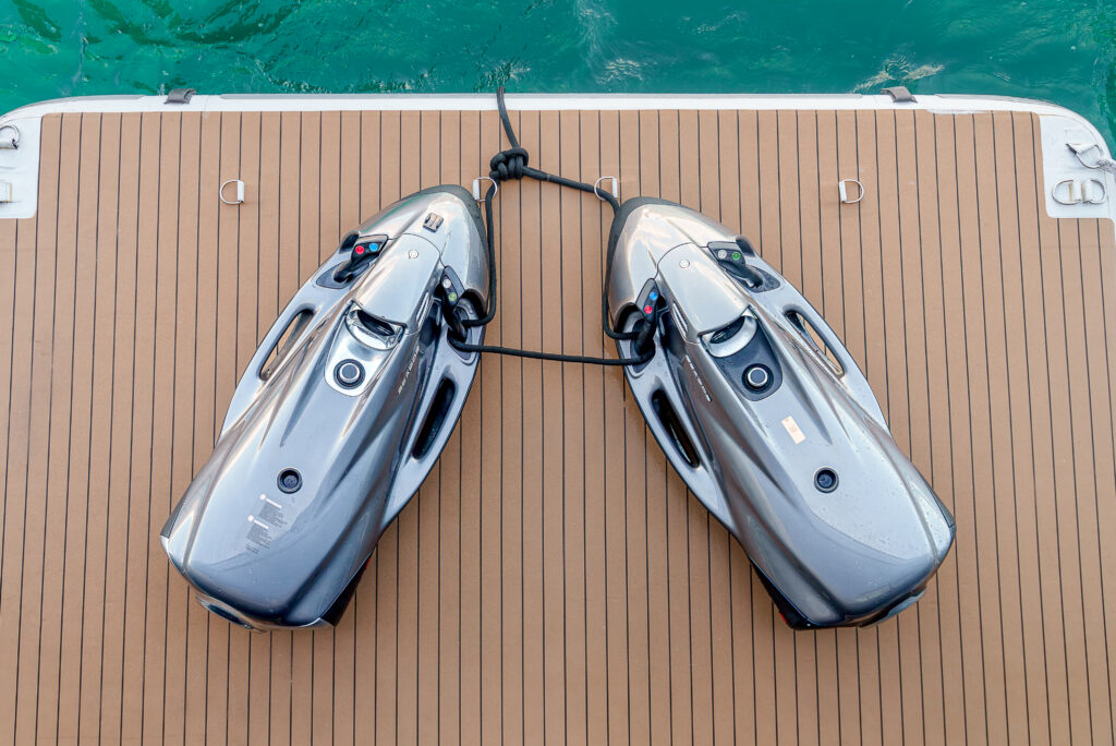 Maltese Falcon : 10 choses à savoir sur le voilier iconique de Jumeirah Privé 74 Jumeirah Maltese Falcon Exterior Water Sports Underwater Sea Scooters