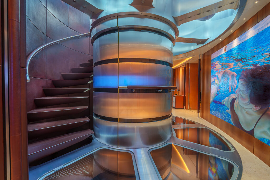 Maltese Falcon : 10 choses à savoir sur le voilier iconique de Jumeirah Privé 94 Jumeirah Maltese Falcon Interior Glass Elevator Spiral Staircase2