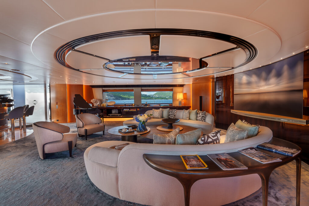 Maltese Falcon : 10 choses à savoir sur le voilier iconique de Jumeirah Privé 97 Jumeirah Maltese Falcon Interior Lounge2