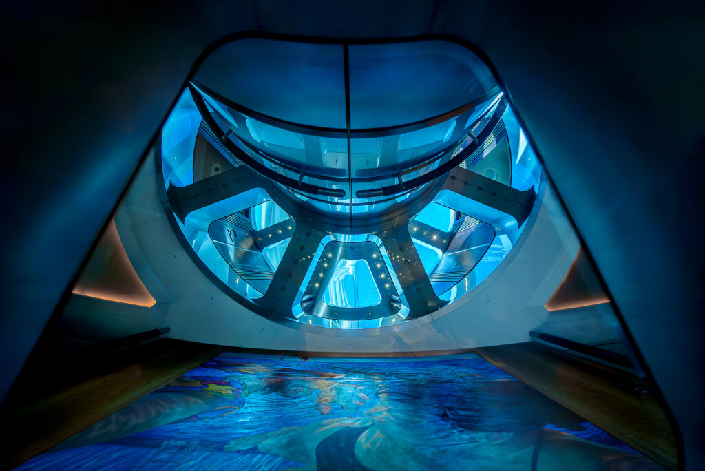 Maltese Falcon : 10 choses à savoir sur le voilier iconique de Jumeirah Privé 109 Jumeirah Maltese Falcon Interior Underwater Observation Lounge Feature